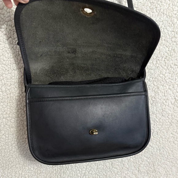 Vintage Coach Glove Tan Leather Crossbody Bag | NYC Made | Classic Turnlock - Picture 11 of 16